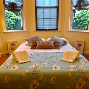 Apartment “beautiful Space” 10 Mtos Airport Jfk The, New York